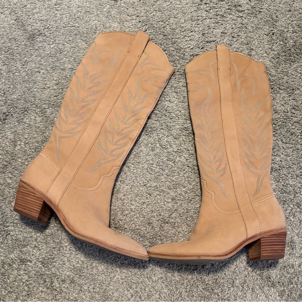 Dolce vita solei boots nubuck leather size 8.5